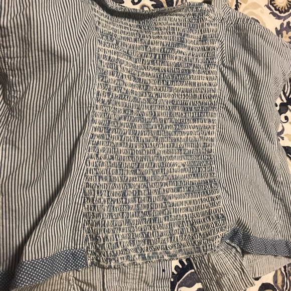 cute top has built in bra with cups. Elastic sheered back adjustable straps - Picture 3 of 5